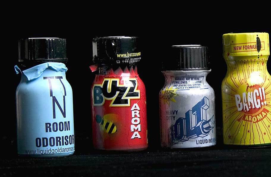 Imagine : différent flacons de poppers